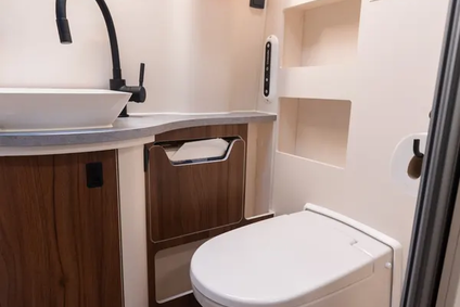 spalovací WC Popelka v obytném autě firmy RV EVOLUTION