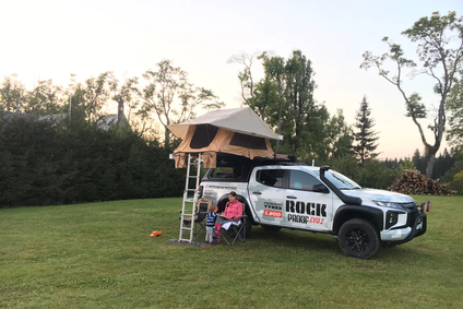 Mitsubishi L200 Rock Proof Evo 2 s rozloženým střešním stanem Foto Tomáš Málek